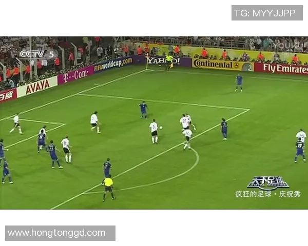 足球明星出场佩戴耳麦引发热议球场科技与运动员表现的完美结合