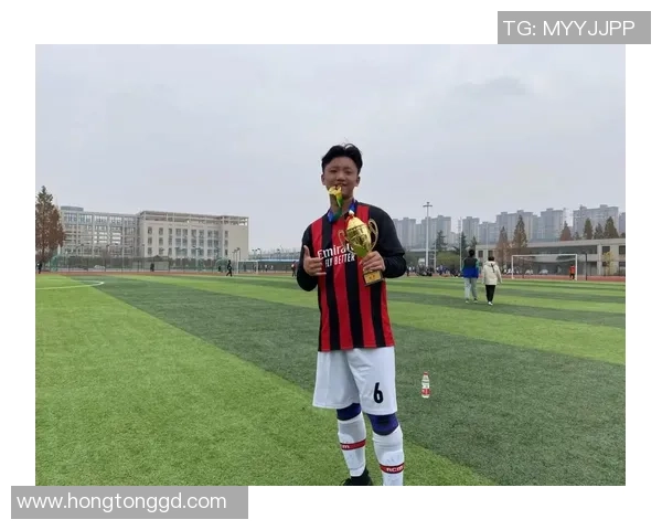 当绿茵场上的星光交汇时我们的青春故事悄然绽放