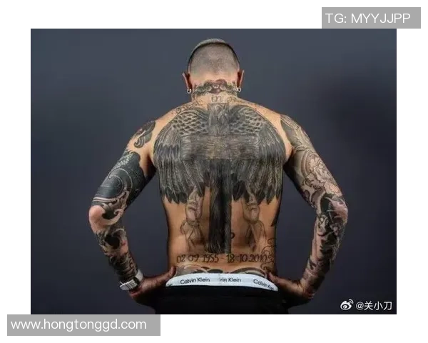 足球明星与他们宠物狗的独特纹身故事揭秘